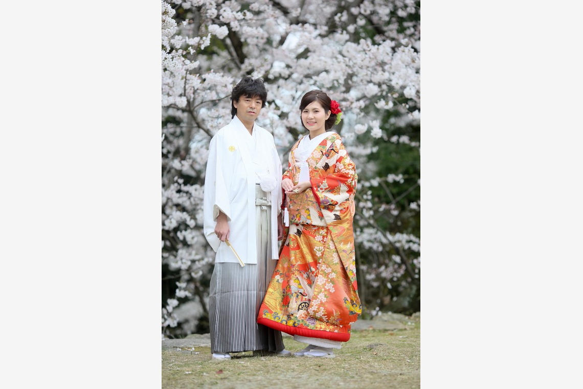 Photo of I begin to strike it with a salted cherry leave and a castle. taken by KIKIウェディング