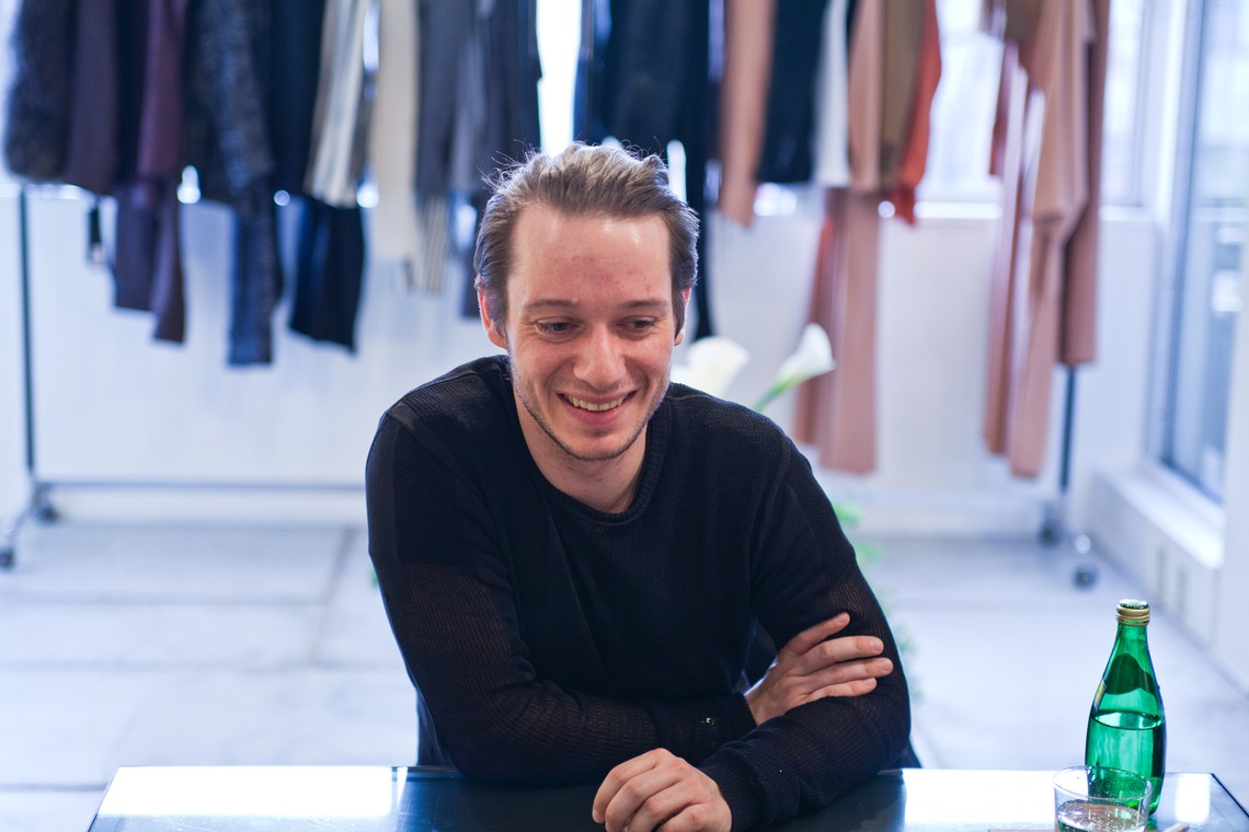 小浜守也が撮影した「インタビュー＆ポートレイト」の写真