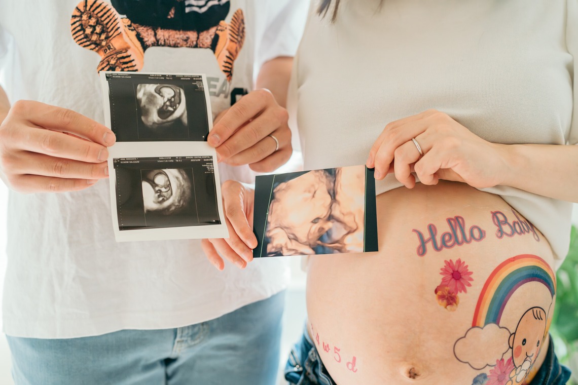 Photo Design CRIEが出張撮影した家族写真(キッズ,ベビーフォト)などが写った「マタニティ・ニューボーン」の家族写真