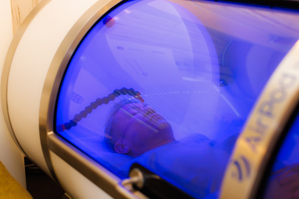 Yusuke Usuiが撮影した「水素カプセル MOPI 内観・人物撮影」の写真