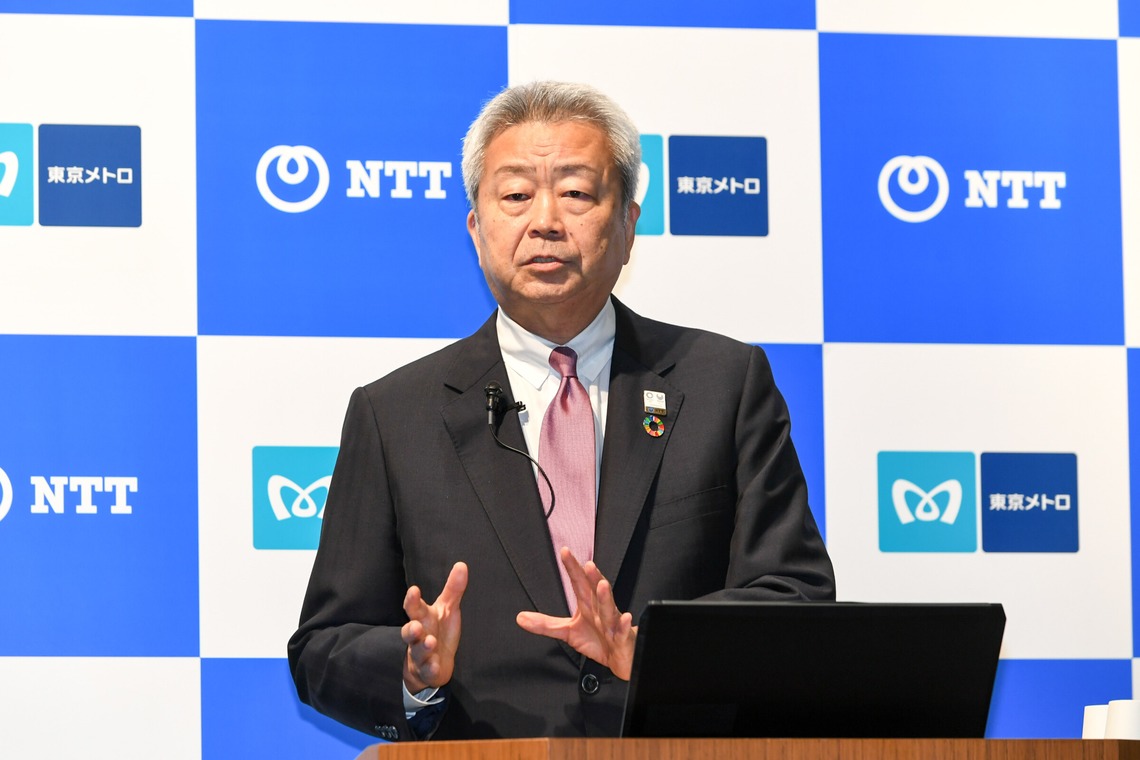 石津祐介が撮影した写真のアルバム「記者会見」