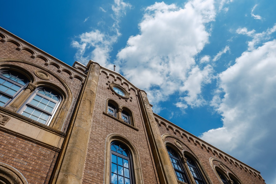 三村真人が撮影した写真のアルバム「一橋大学｜兼松講堂＆東本館大時計写真」