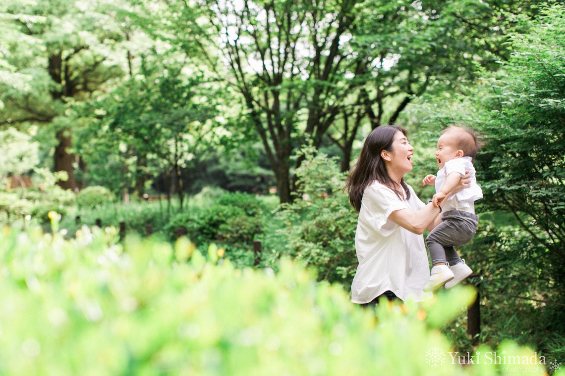 Yuki Shimada Photographyが出張撮影した家族写真(キッズ,ベビーフォト)などが写った「1歳お誕生日フォト・ファミリーフォト北の丸公園」の家族写真