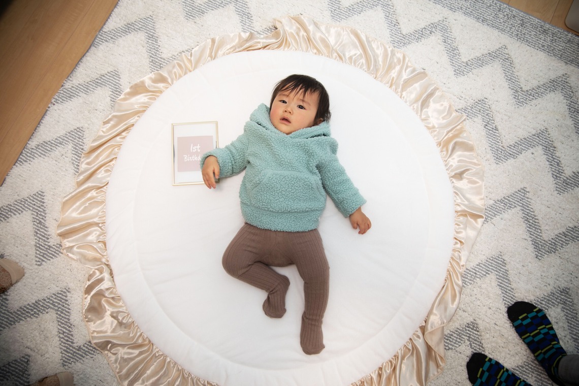 岩坪眞一郎が撮影した家族写真の出張撮影のアルバム「一歳の誕生日記念」