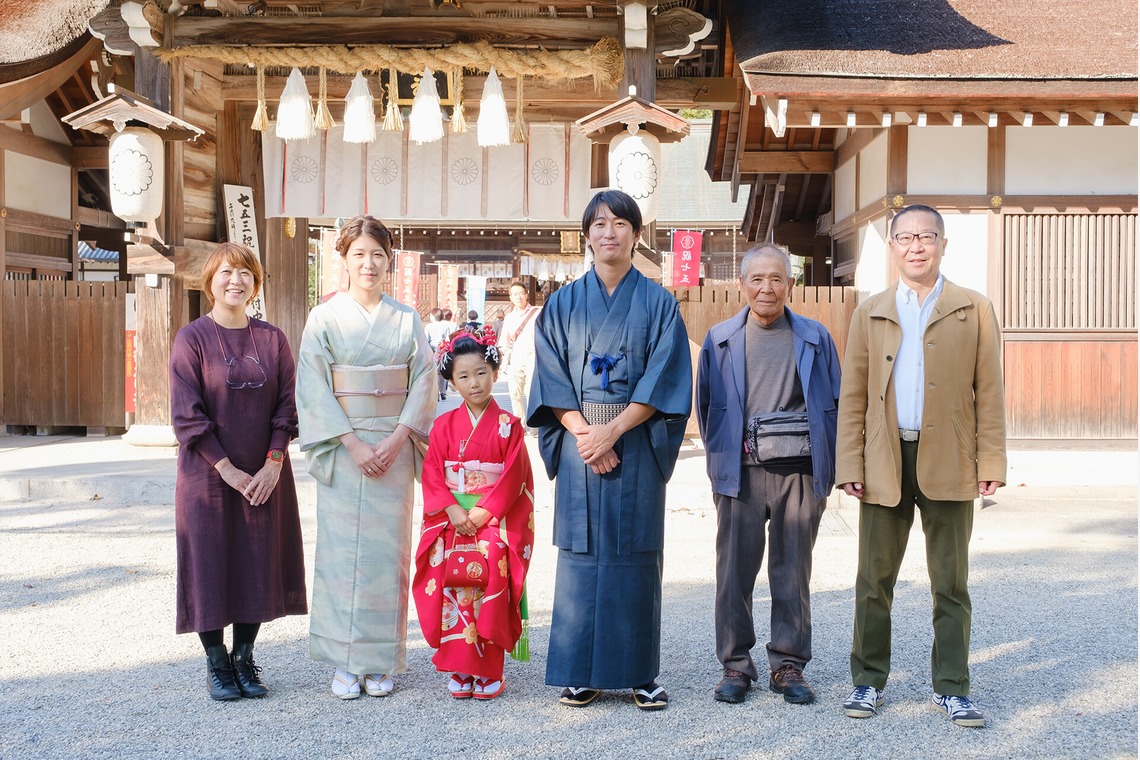 高夏写真店が出張撮影した家族写真(キッズ,ベビーフォト)などが写った「七五三の撮影」の家族写真