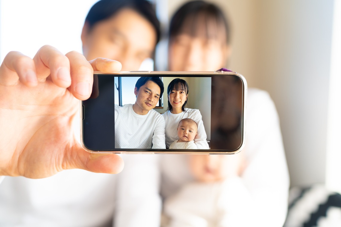 モーメンツが撮影した家族写真の出張撮影のアルバム「1歳バースデイ」