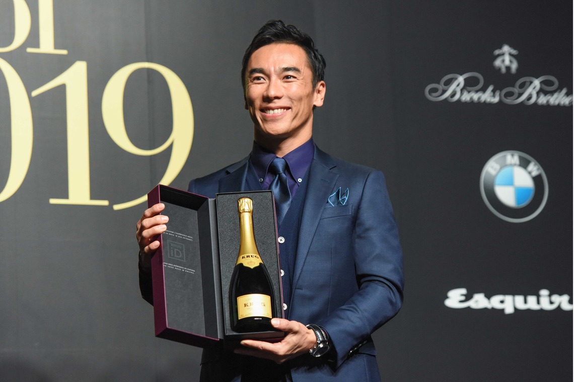 石津祐介が撮影した写真のアルバム「記者会見」