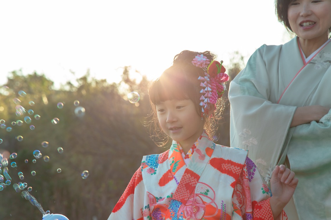 ゆのみふぉとが出張撮影した家族写真(キッズ,ベビーフォト)などが写った「七五三のお写真（人見知りの子供）」の家族写真