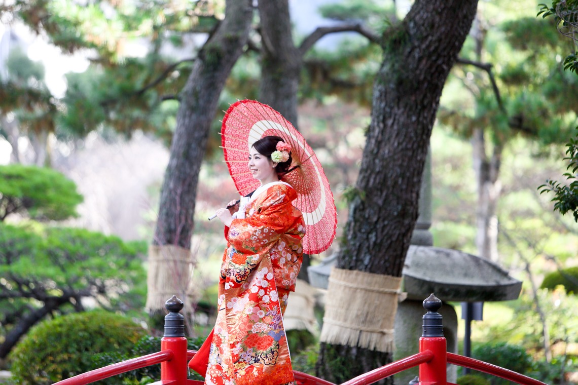 Photo of Japanese garden of colored leaves taken by KIKIウェディング