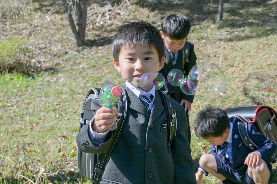 寫樂斎が出張撮影した家族写真(キッズ,ベビーフォト)などが写った「卒園・入学記念（三家族）」の家族写真