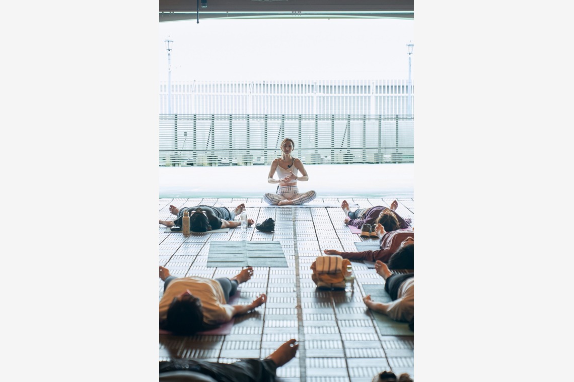 坂元寿行が撮影した写真のアルバム「ヨガイベントの撮影」