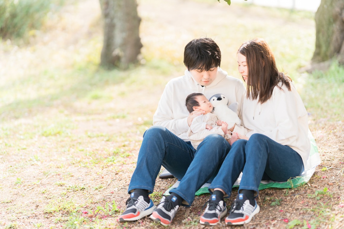 池田廉が出張撮影した家族写真(キッズ,ベビーフォト)などが写った「公園にて」の家族写真