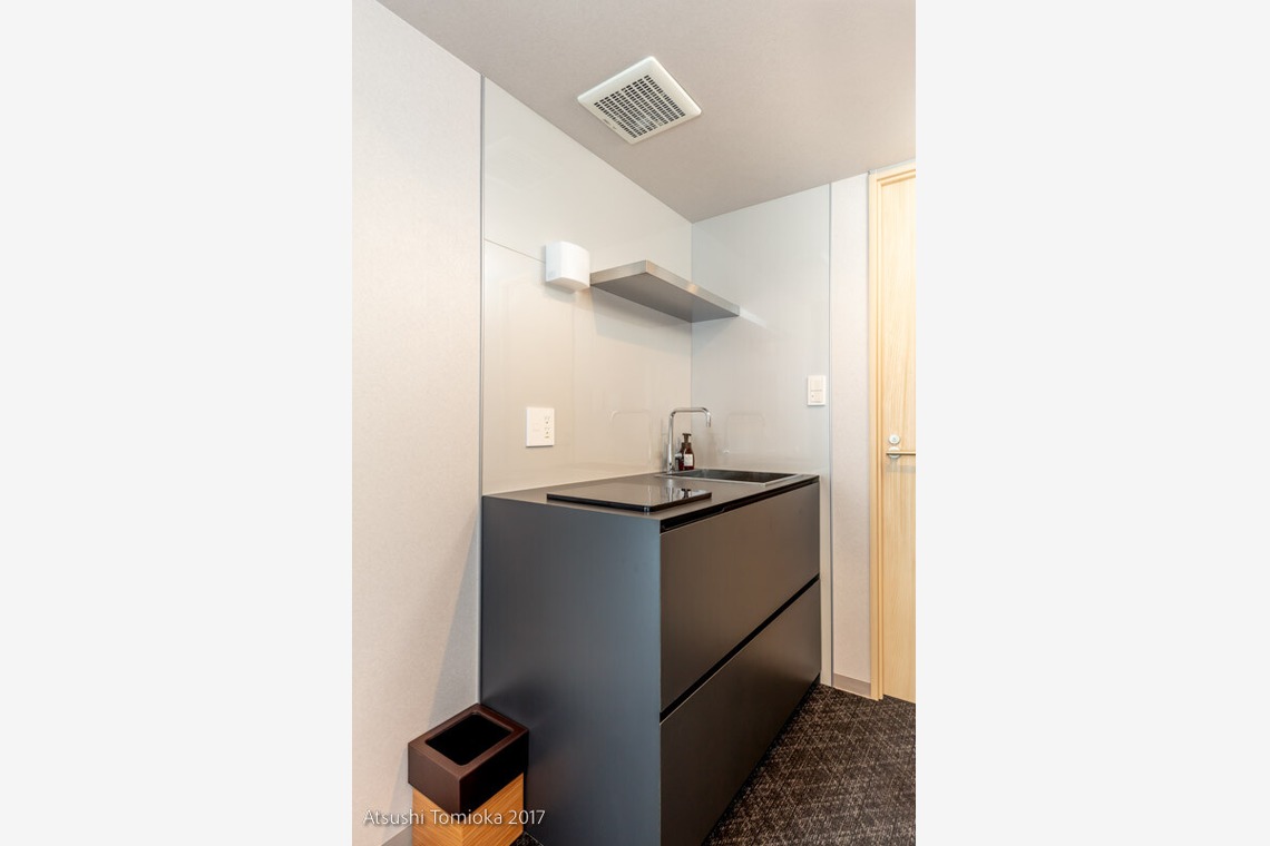 富岡敦が撮影した写真のアルバム「ホテル撮影」