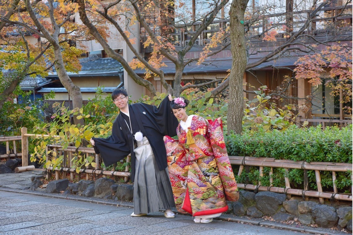 Photo of Pre Weddingphotoshoot at kyoto with kimono in autumn taken by Kiki photo works