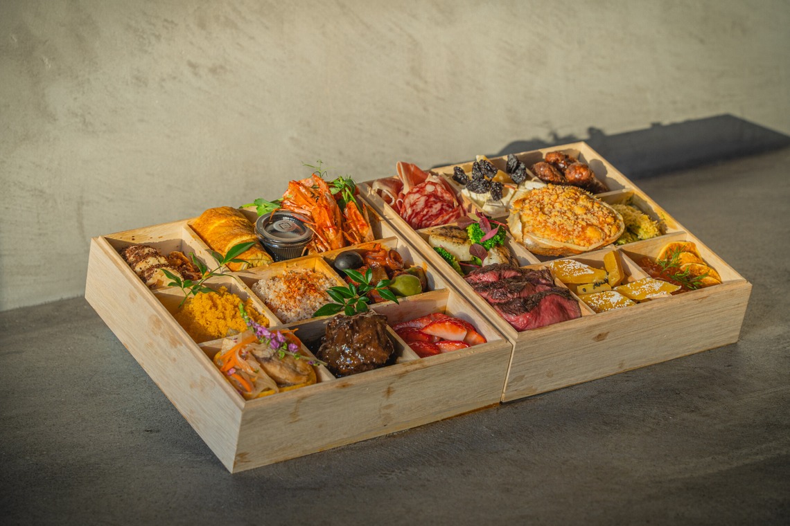 日下翔太郎が撮影した「飲食店のフード/ドリンク/内観/スタッフなどを全て含んだ設営」の写真