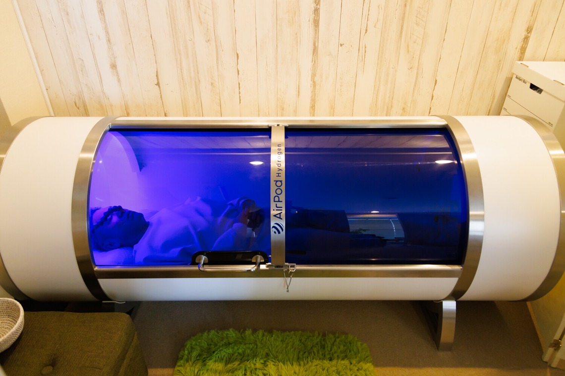 Yusuke Usuiが撮影した「水素カプセル MOPI 内観・人物撮影」の写真