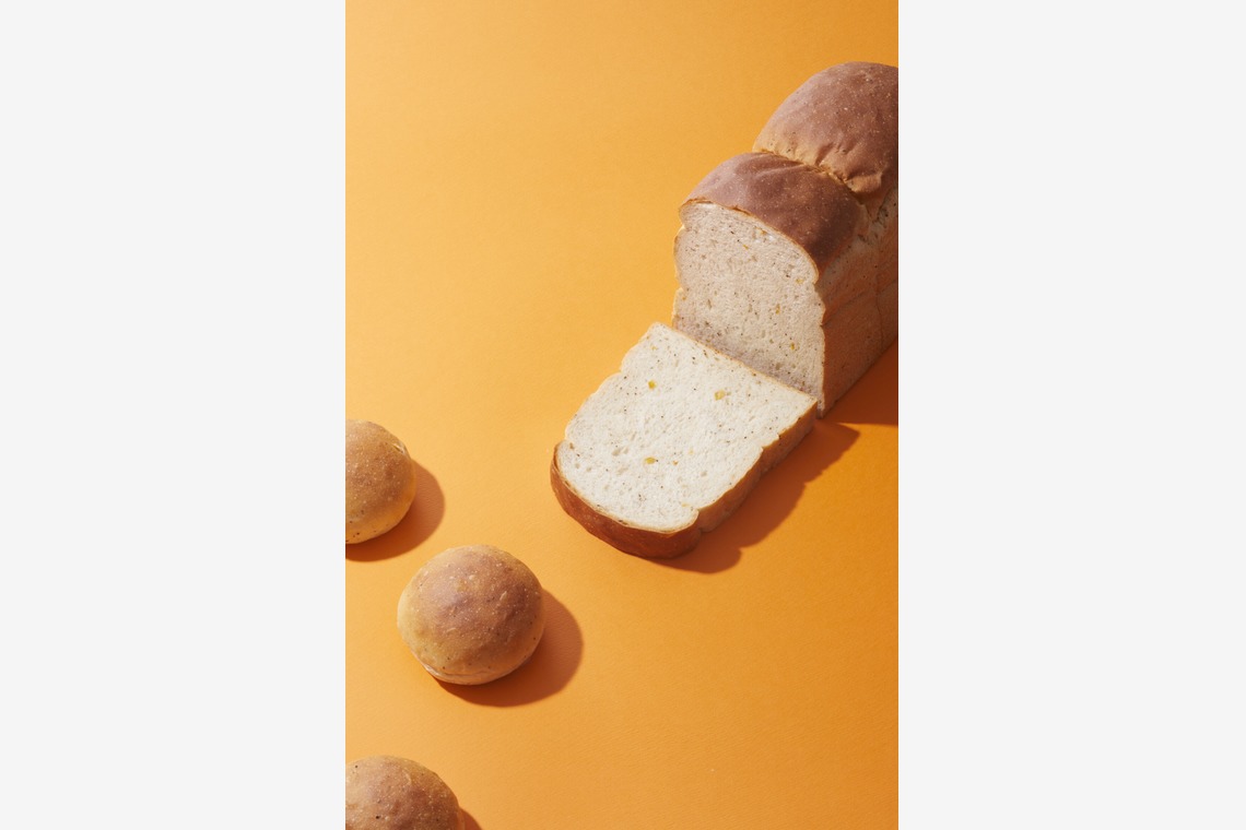 土肥さやかが撮影した写真のアルバム「スイーツ・パン」