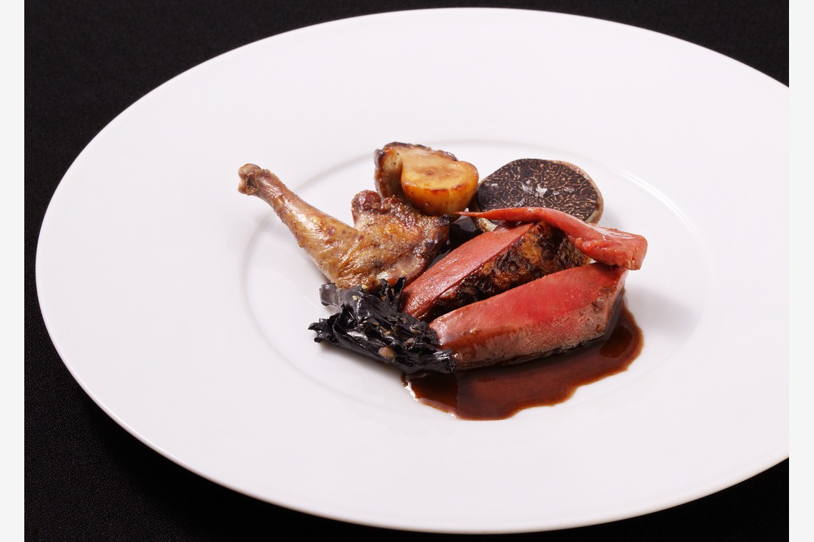 森安　照が撮影した「ホテル・レストラン（料理・ワイン・シャンパン・シェフ・ホールスタッフ・内観・イメージカット）」の写真