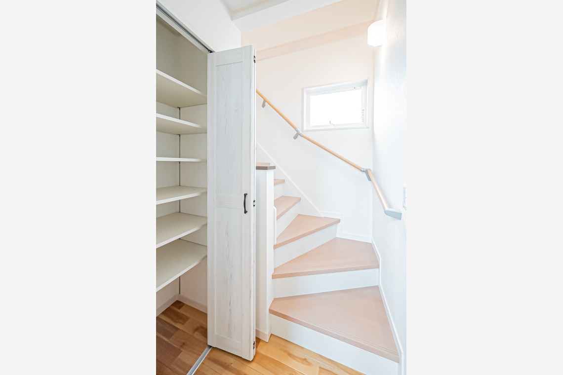 出張撮影 中村まみこが撮影した「吹き抜けの一軒家 物件撮影」の写真