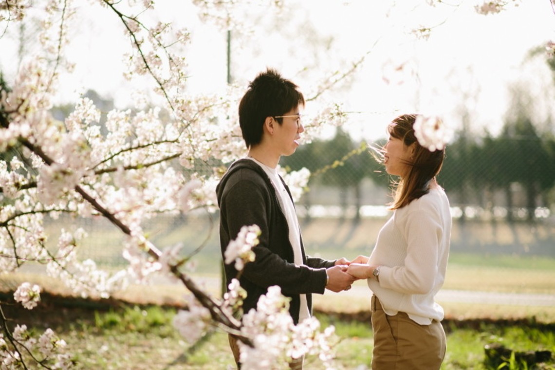 タカラモノ.foto　群馬の出張撮影カメラマンが撮影した「桜エンゲージメントフォト at　群馬県前橋市」の写真