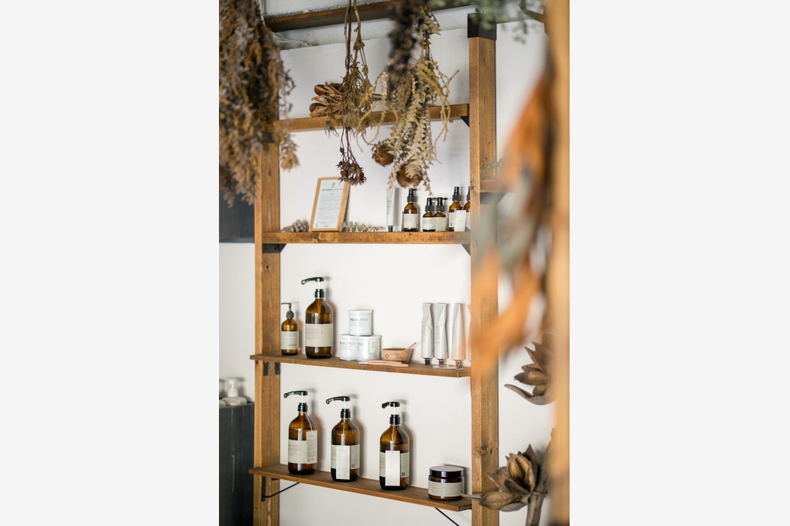 德永三千代が撮影した「ショップ・サロン」の写真