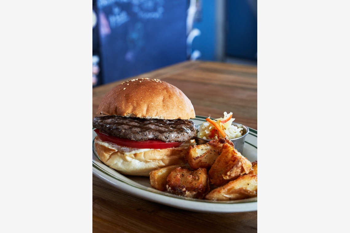 坂元寿行が撮影した「ハンバーガ屋 撮影」の写真