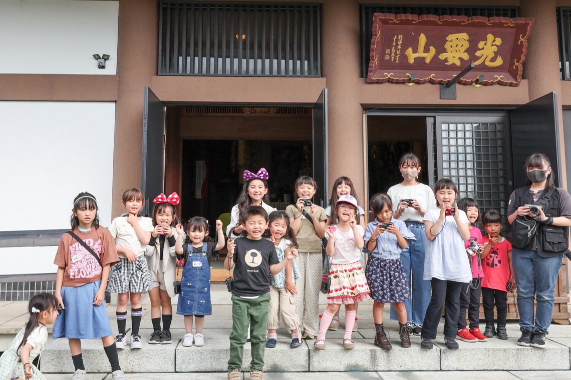 ちずカメラが撮影した「写真家　橘田龍馬さんの子供写真教室の様子」の写真