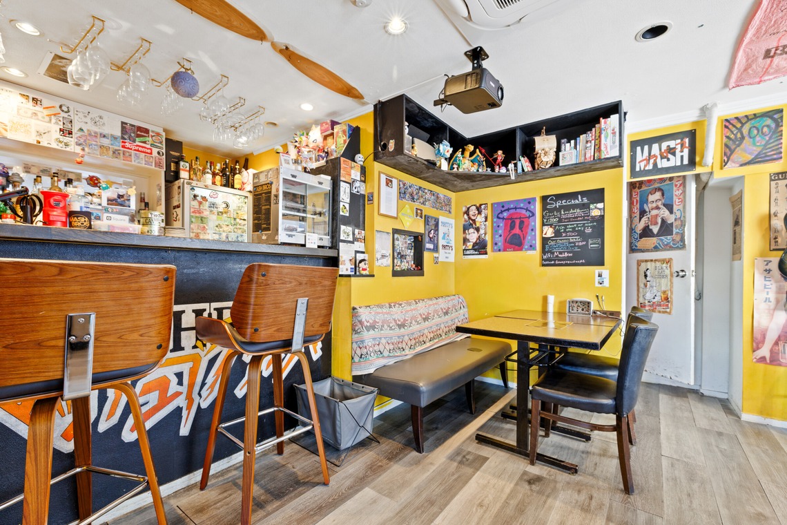 山内　信弥が撮影した「ブリティッシュパブ、タトゥースタジオ」の写真