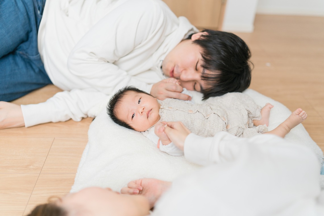 池田廉が出張撮影した家族写真(キッズ,ベビーフォト)などが写った「公園にて」の家族写真