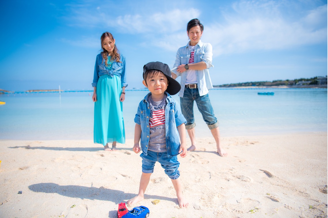 NanoStyleが出張撮影した家族写真(キッズ,ベビーフォト)などが写った「沖縄ファミリーフォト」の家族写真