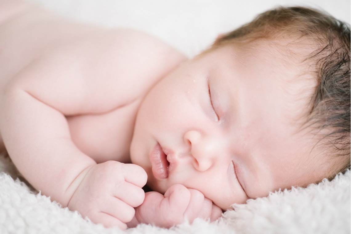 アトリエ　エピカ/清水　一哉が撮影したスタジオ撮影のアルバム「ニューボーンフォト」