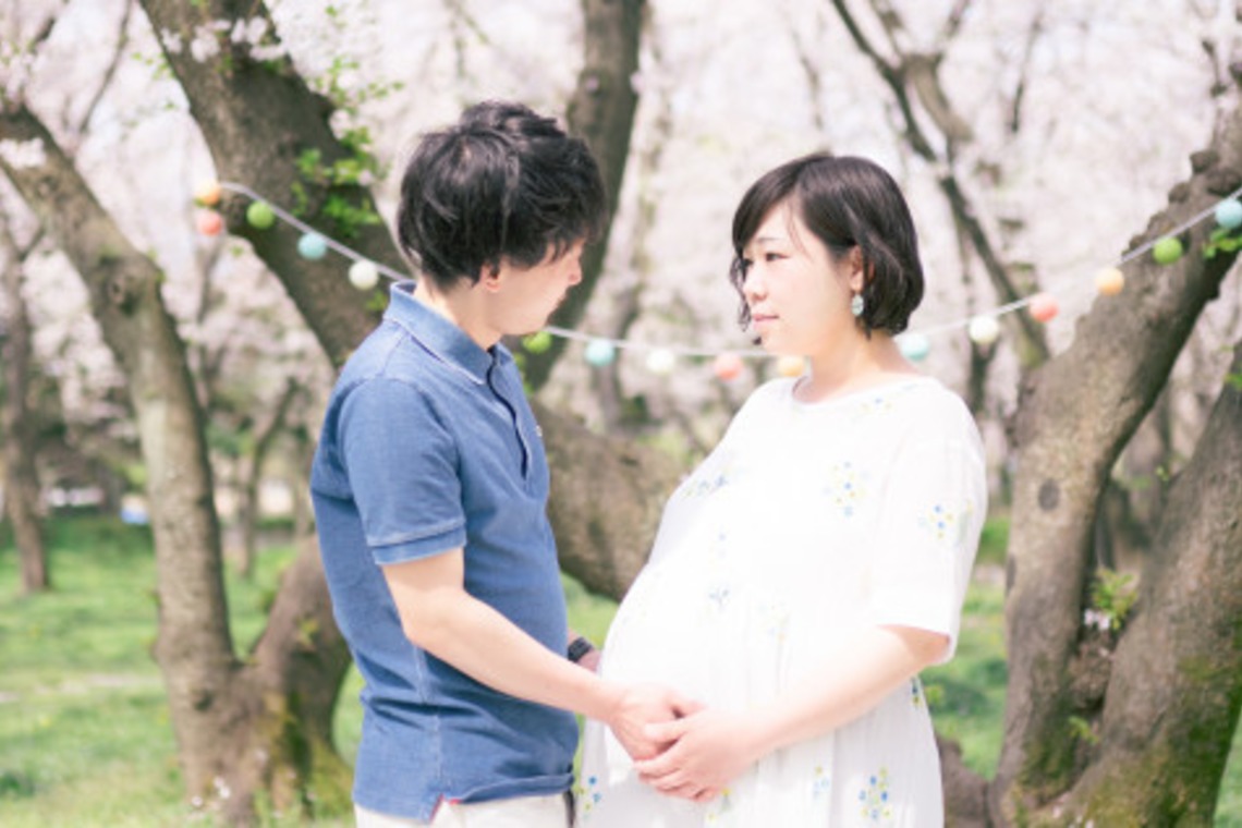 富岡 そよぎが撮影した「桜の季節のマタニティフォト」の写真