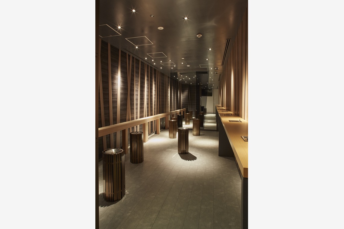 岩瀬泰治が撮影した写真のアルバム「内観写真」