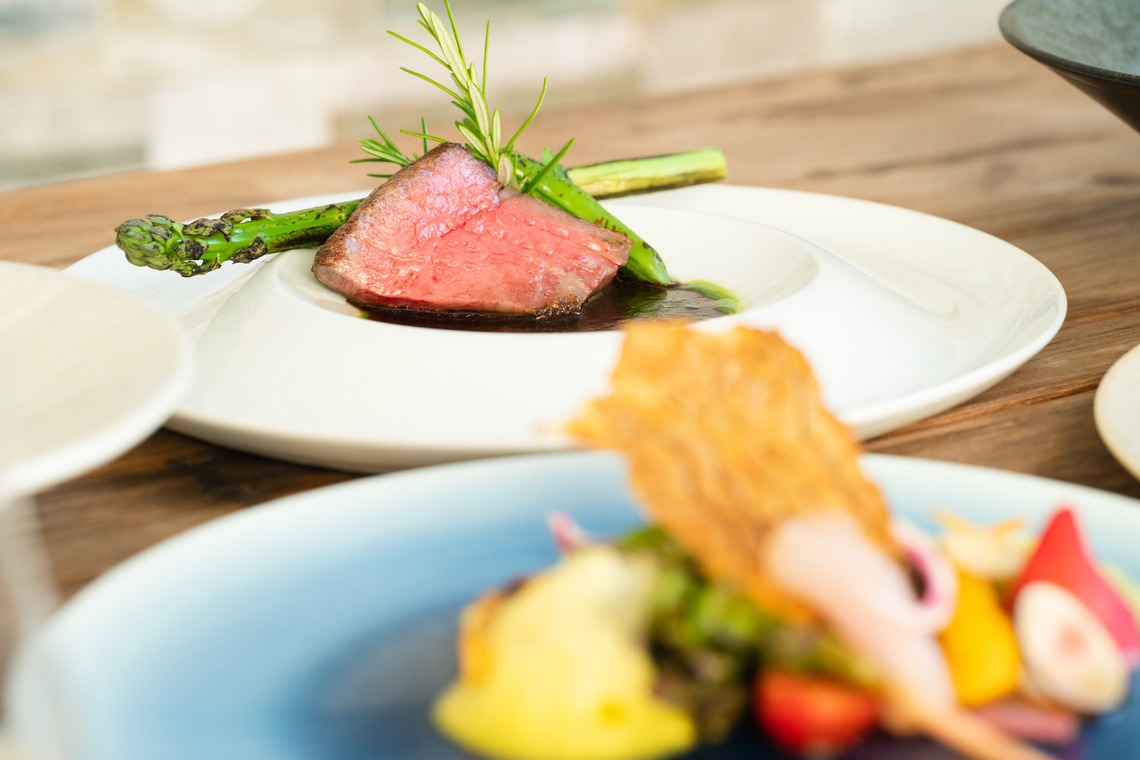 uno e creative act.が撮影した「素材にこだわるレストランのウェディングコース料理」の写真