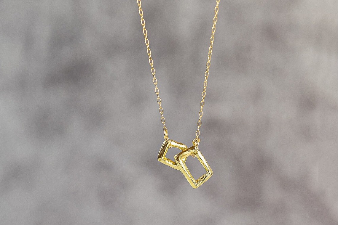 世登理恵が撮影した写真のアルバム「ジュエリー」