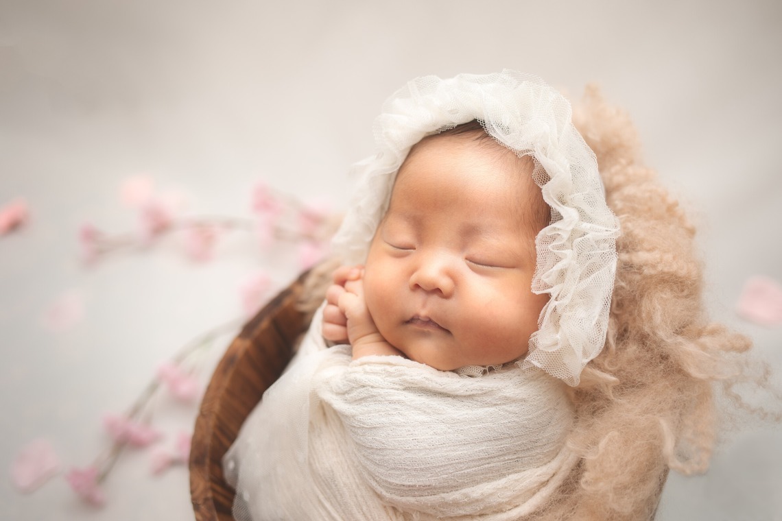 荒畑けいこが出張撮影した家族写真(キッズ,ベビーフォト)などが写った「ニューボーンフォト」の家族写真