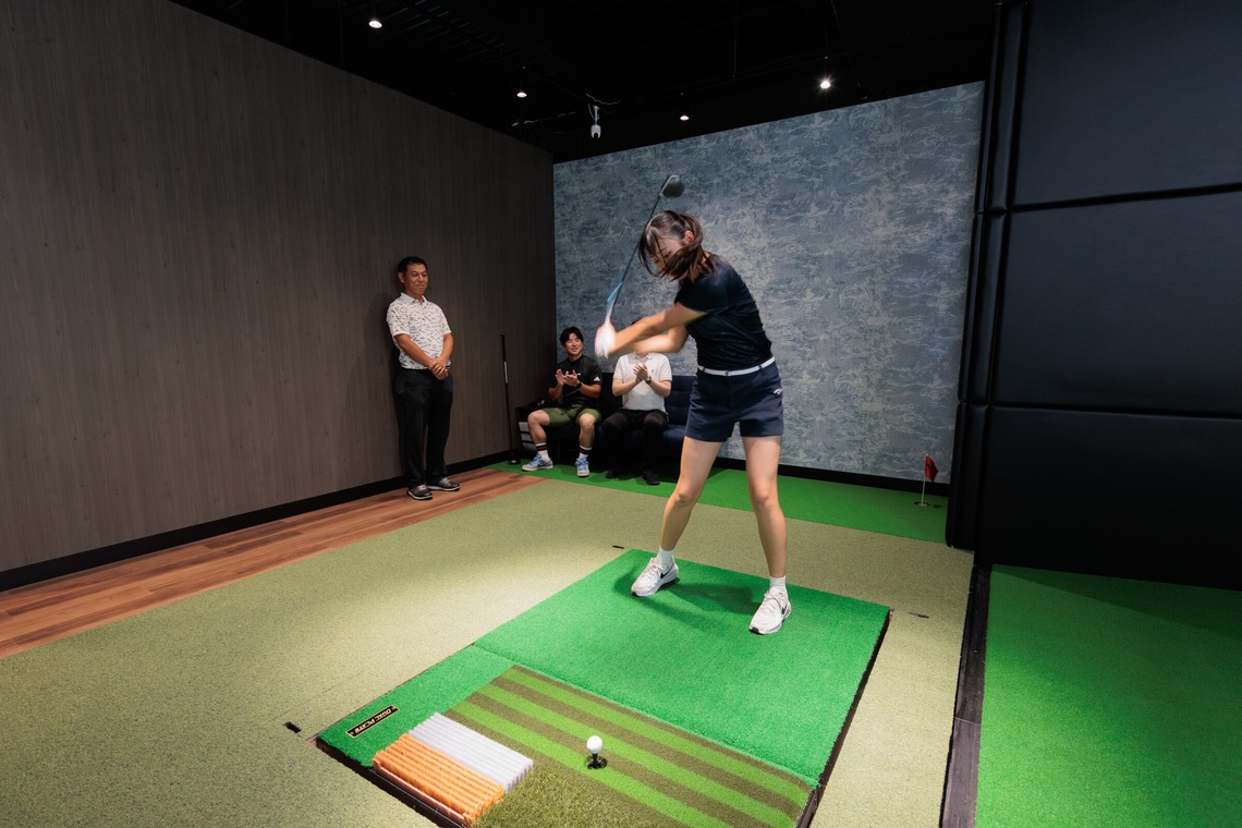 イトウ　ノブミチが撮影した「インドアゴルフ練習場撮影例_01」の写真