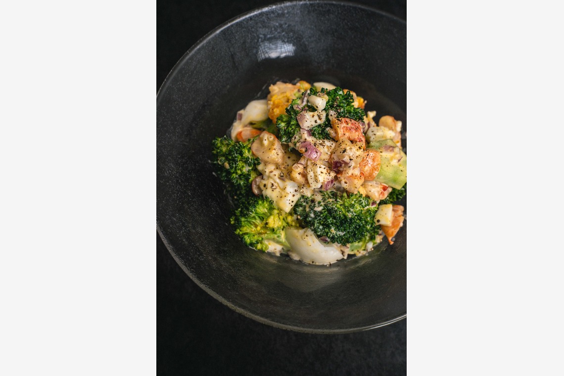 磯谷亮太が撮影した写真のアルバム「ご飯」