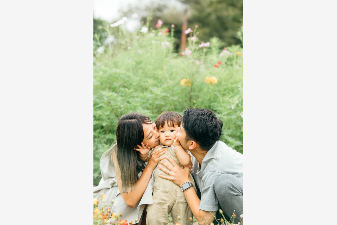勝俣遥子が出張撮影した家族写真(キッズ,ベビーフォト)などが写った「ファミリーフォト」の家族写真