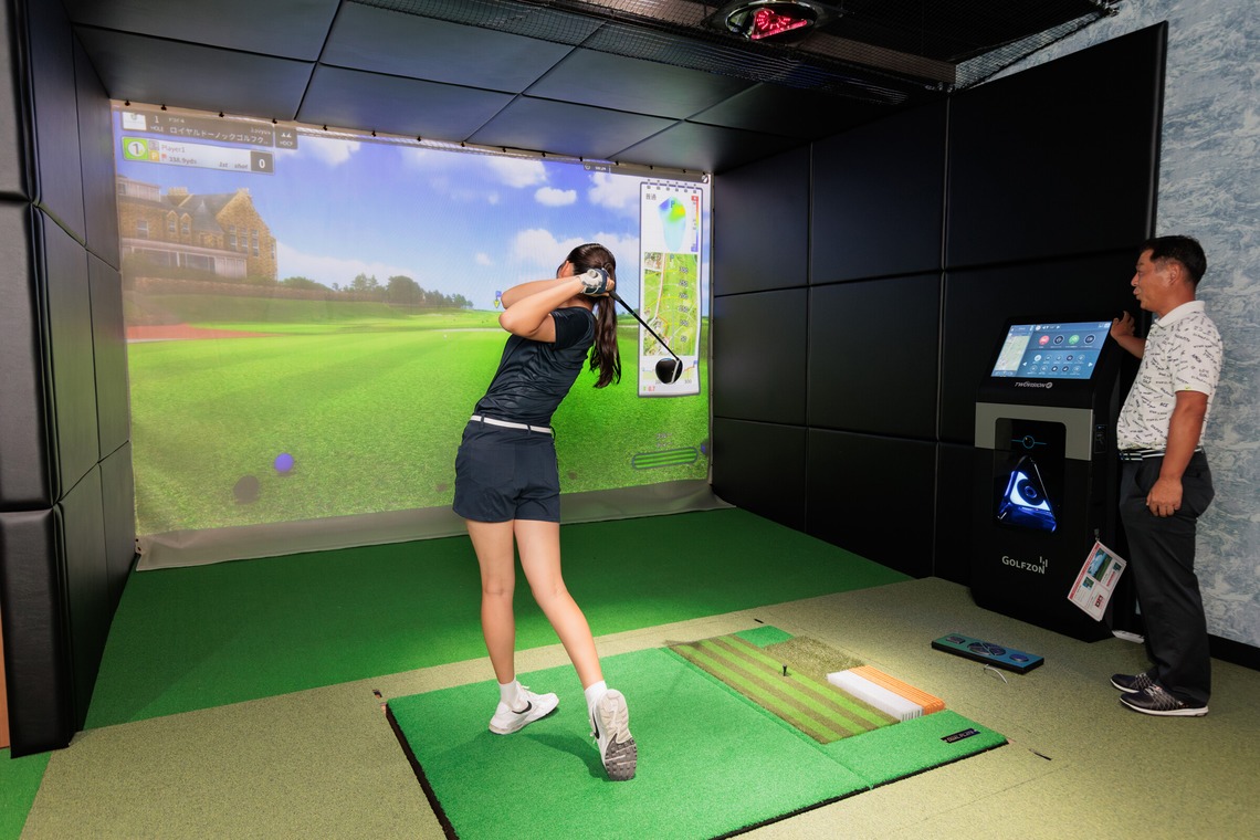 イトウ　ノブミチが撮影した「インドアゴルフ練習場撮影例_01」の写真