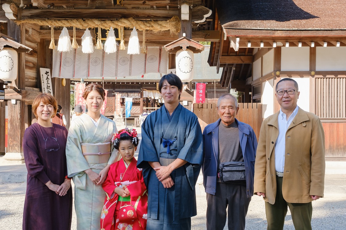 高夏写真店が出張撮影した家族写真(キッズ,ベビーフォト)などが写った「七五三の撮影」の家族写真