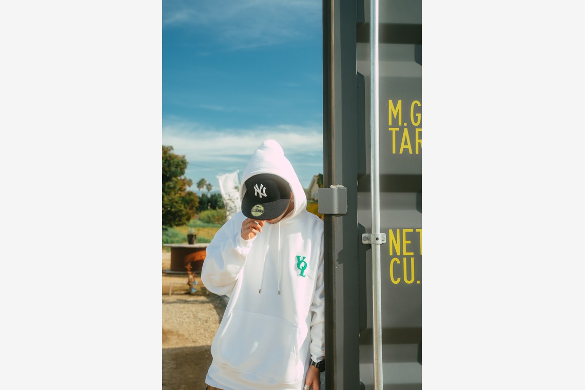 神﨑亮太が撮影した写真のアルバム「芥屋」