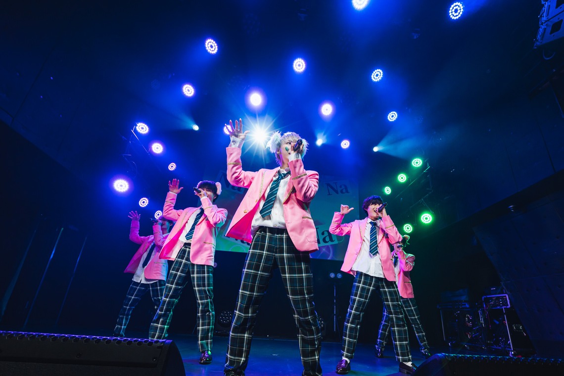 富安優斗が撮影した写真のアルバム「アイドル」