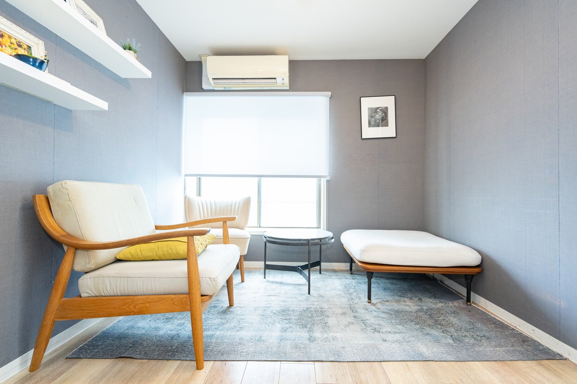 佐藤政彦が撮影した写真のアルバム「民泊撮影」