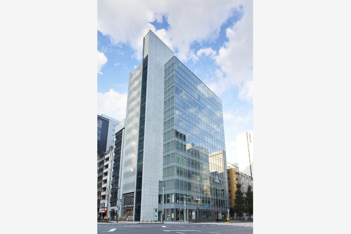 岩瀬泰治が撮影した「オフィスビル外観」の写真