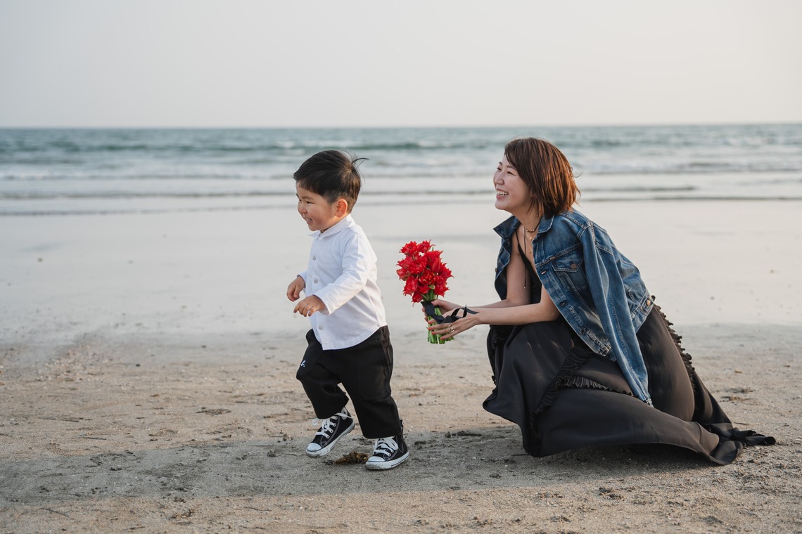 Album of the Location Photo Shoot taken by ICHI PHOTO - Post-shooting at Yuigahama Beach in Kamakura