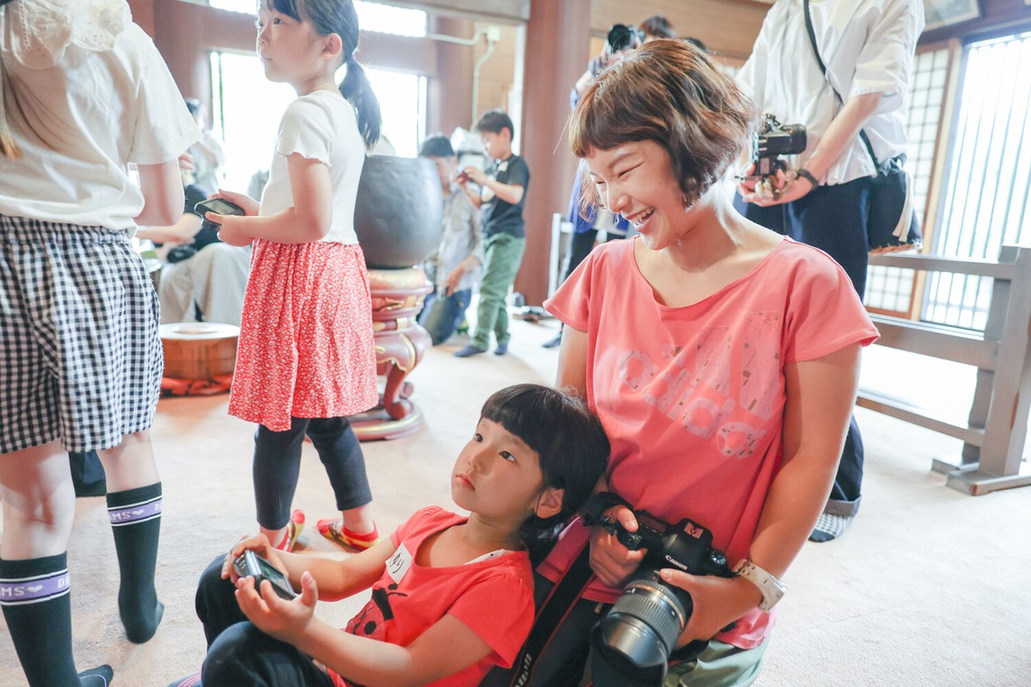 ちずカメラが撮影した「写真家　橘田龍馬さんの子供写真教室の様子」の写真