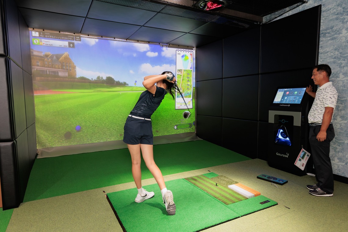 イトウ　ノブミチが撮影した「インドアゴルフ練習場撮影例_01」の写真