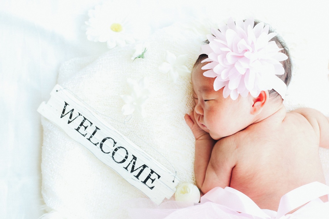 出張撮影HUG TIMEが撮影した「自宅でナチュラルなニューボーンフォト」の写真