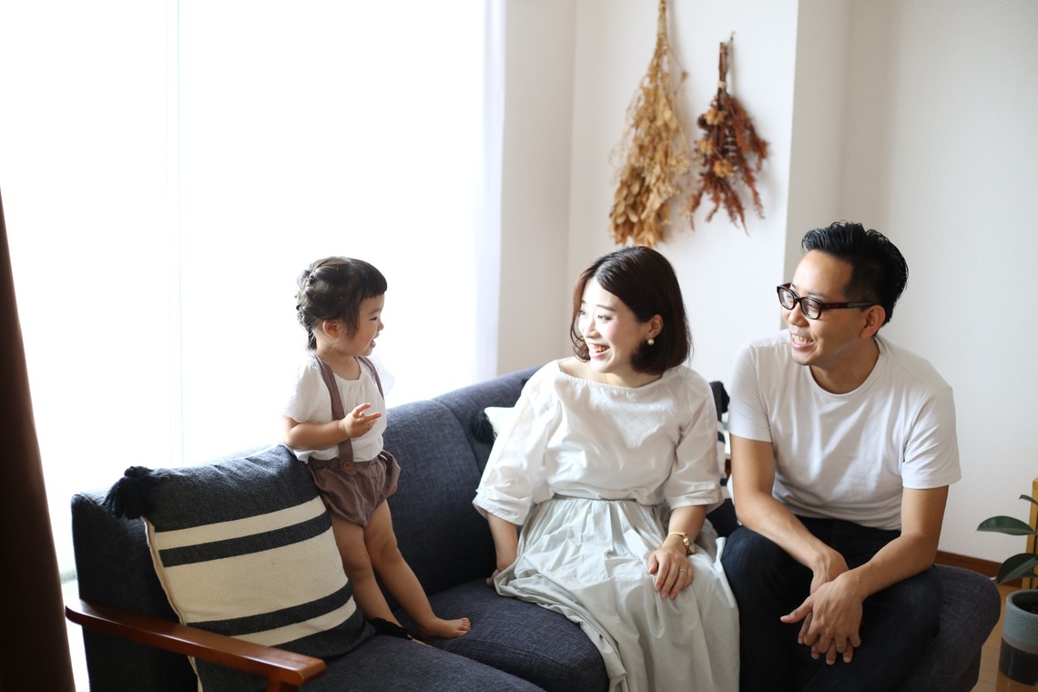 出張撮影HUG TIMEが撮影した写真のアルバム「家族写真〜ご自宅にて〜」
